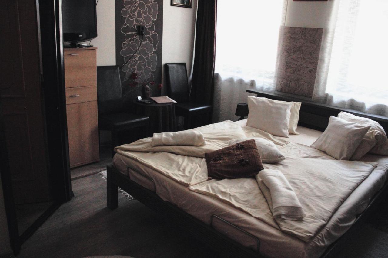 Bed and Breakfast Pannonhalma Panzio Экстерьер фото