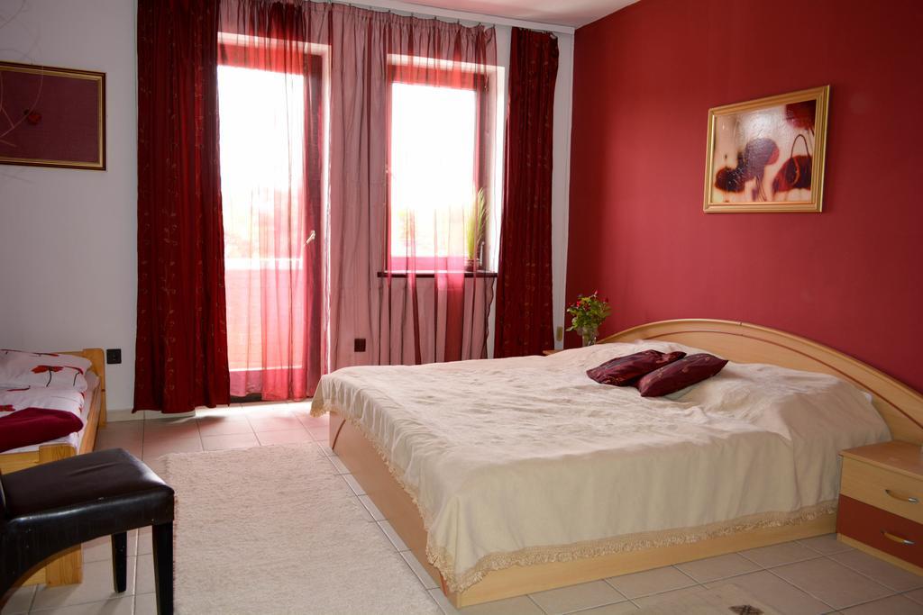 Bed and Breakfast Pannonhalma Panzio Экстерьер фото